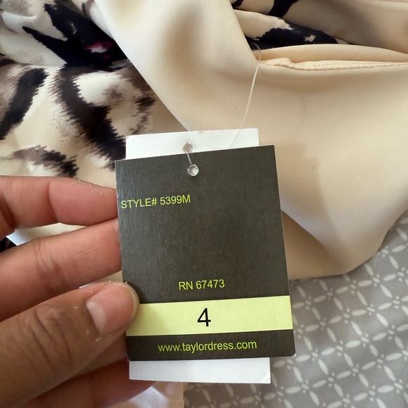 NWT Taylor Floral Pleated Maxi Dress Blush Pink Purple Size 4 Formal Wedding - Picture 12 of 14